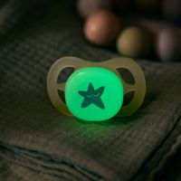 Соска-пустышка силиконовая с щитком-нагубником с футляром 0-2 мес. NightTime Ultra Start Philips Avent (SCF076/05) миниатюра фото №4 Соска-пустышка силиконовая с щитком-нагубником с футляром 0-2 мес. NightTime Ultra Start Philips Avent (SCF076/05) миниатюра фото №4