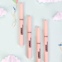 Консилер для лица жидкий со светоотражающими частицами Divage Brightening Concealer Luminous № 01 миниатюра фото №3