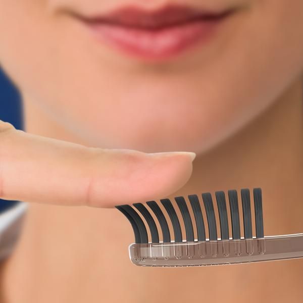 Зубная щетка Oral-B Sensitive Черный Чай Мягкая, 1 шт. фото №2