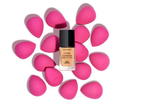 Тональный крем photo focus dewy foundation тон 1111527e classic beige wet n wild фото №8