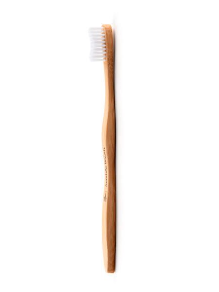 Щетка зубная взрослая из бамбука белаямягкая brush Humble CO. фото №3